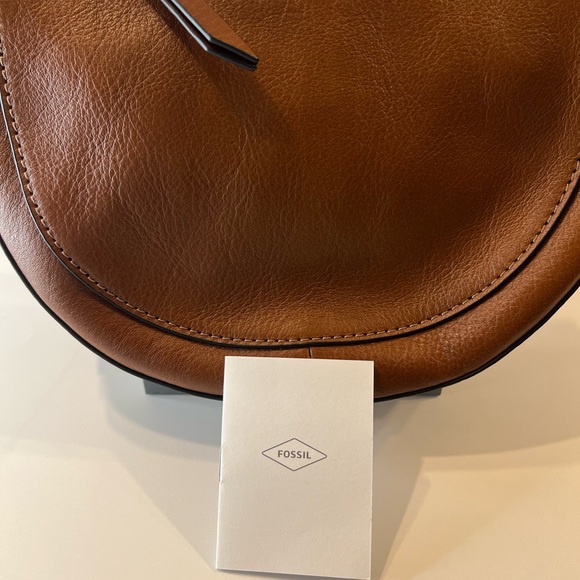 AUTHENTIC FOSSIL HARWELL LEATHER CRESCENT BAG - Picture 12 of 13